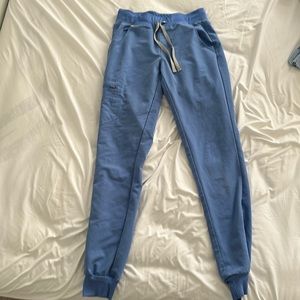 Figs Zamora women’s jogger scrub pant in ceil